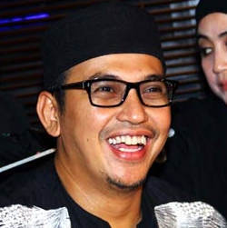 Sebelum Meninggal, Ustad Jeffry Sempat Kasih Peci ke Ustad Solmed 