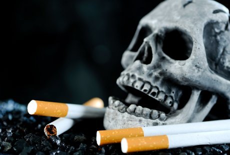 6 Negative Effects of Smoking on Hair and Skin, Still Wants to Smoke?