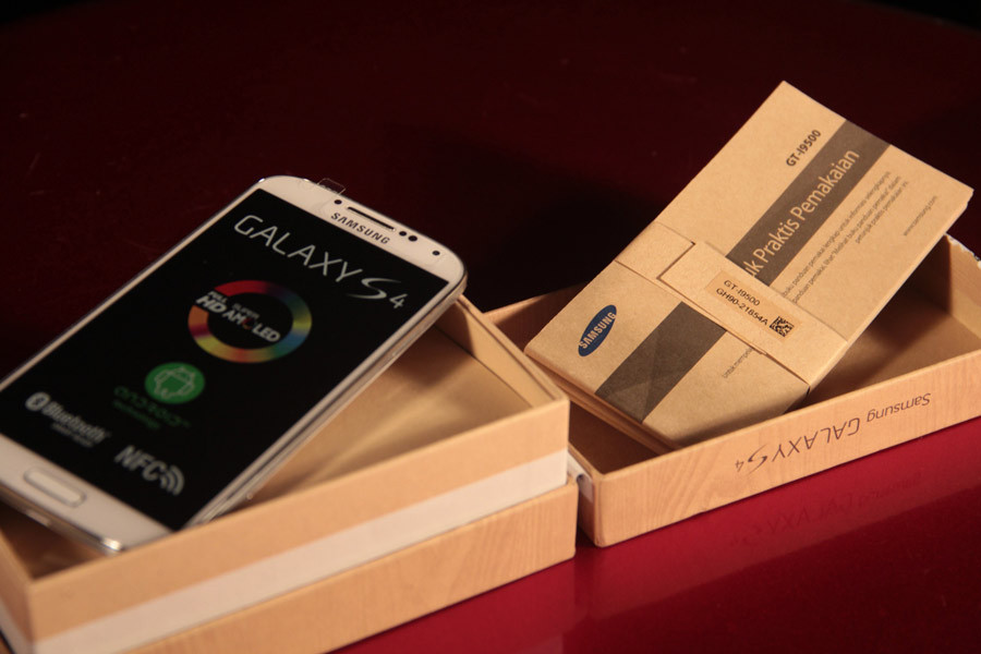 1. Galaxy S4 GT I9500 http://images.detik.com/content/2013/06/13/317/124801_2.jpg