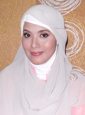Lebih Maskulin, Elma Theana Suka Pakai Sepatu Boot