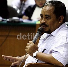 Aksi Ngeles Fathanah Demi  Selamatkan  Sahabat Luthfi Hasan di Pengadilan