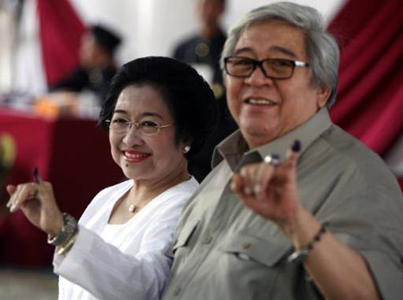 Ditanya Pengganti Taufiq Kiemas di MPR, Megawati Hanya Senyum