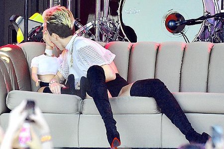 Momen-momen  Nakal  Miley Cyrus
