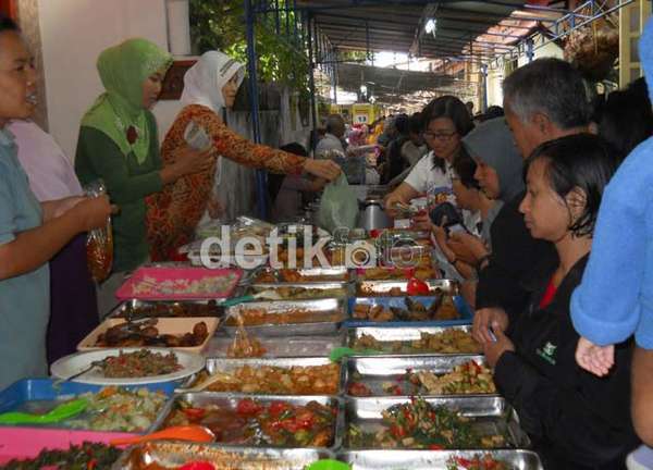 1 Petugas Terluka saat Padamkan Api di Gedung TI Kampung ITB