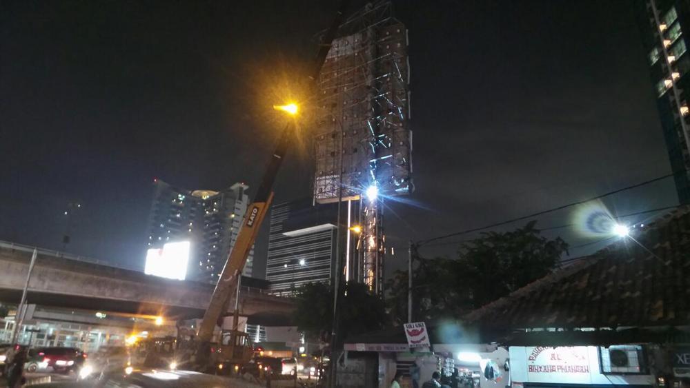 Toyota Yaris Terbalik di Jl Gerbang Pemuda Senayan