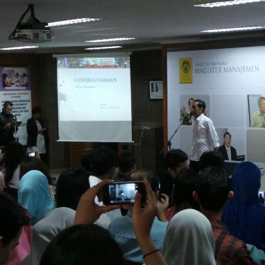 Jokowi Berkisah Keusilannya dan Voorijder ke Mahasiswa MM UI