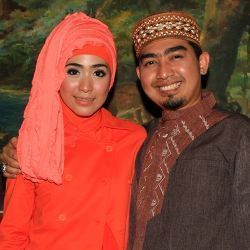 [imagetag] http://images.detik.com/content/2013/07/10/230/200438_150305ustadsolmedcvr.jpg