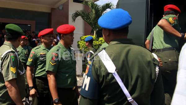Sebelum  Dieksekusi , Diki Cs Pamer Kisah Sukses Pukul Kepala Anggota TNI