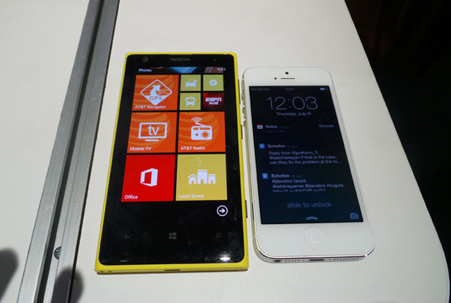 http://images.detik.com/content/2013/07/12/1146/nokia-lumia-1020-vs-iphone.jpg