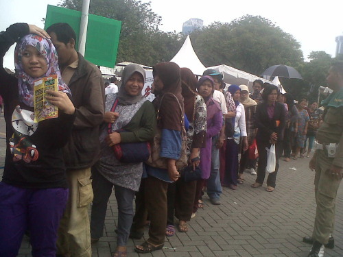 http://images.detik.com/content/2013/07/20/4/antredaging.jpg