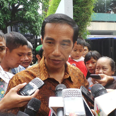 http://images.detik.com/content/2013/08/20/10/jokowi18bilkisddalam.jpg