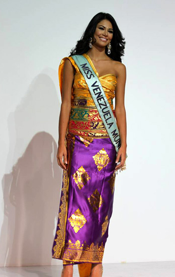 http://images.detik.com/content/2013/08/26/464/Miss-Venezuela-2.jpg