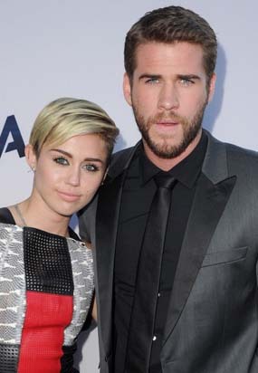 VIDEO PENYEBAB MILEY CYRUS DAN LIAM HEMSWORTH BERAKHIR Miley Cyrus dan  Liam Hemsworth Putus