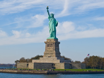 http://images.detik.com/content/2013/10/02/4/073744_statue_of_liberty_ny.jpg