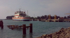 http://images.detik.com/content/2013/10/18/1036/pelabuhan2anggadalam.jpg