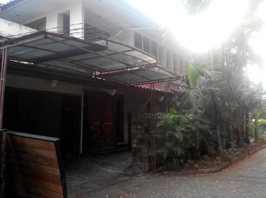 Foto Detik Detik Insiden Rumah Adiguna Sutowo