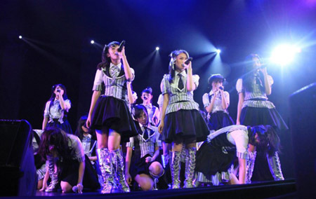 http://images.detik.com/content/2013/11/03/229/jkt48dlm.jpg