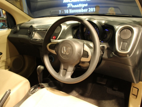 http://images.detik.com/content/2013/11/08/1207/060217_mobilio5.jpg