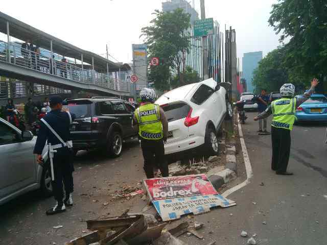 Foto Penyebab Kecelakaan Eddy Ongkowijoyo Mobil Juke Di Kuningan