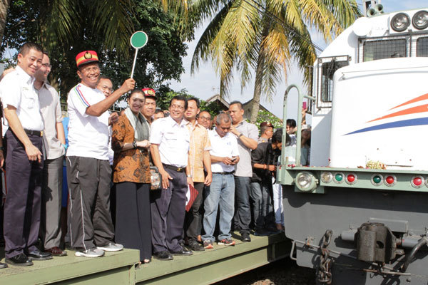 http://images.detik.com/content/2013/11/12/4/kereta.jpg