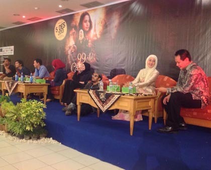 http://images.detik.com/content/2013/11/16/229/99cahayadlm.jpg