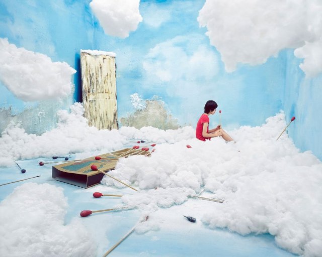 Foto di atas bertemakan novel karya Hans Christian Andsersen berjudul Little Match Girl. (kredit foto: jee young lee) http://images.detik.com/content/2013/12/09/1146/19we.jpg