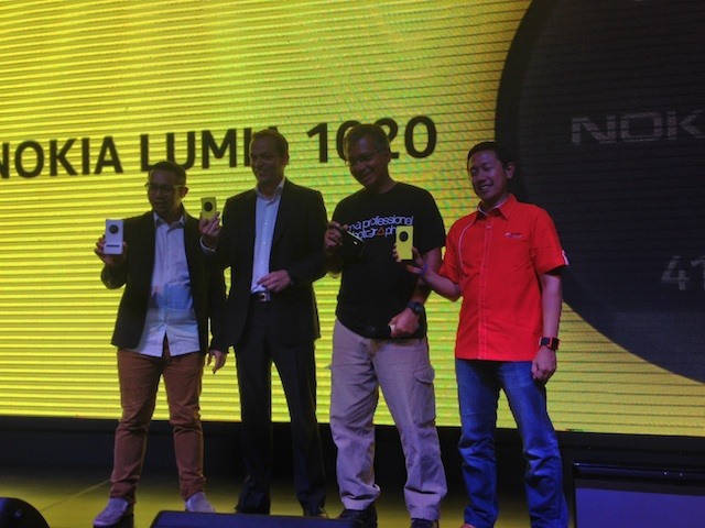 Sensor 41 MP yang dimiliki Nokia Lumia 1020 memiliki enam lensa optik Zeiss, dilengkapi dengan optical image stabilization. http://images.detik.com/content/2013/12/09/1146/lumia10201.jpg