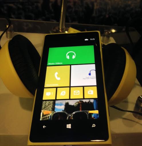 Teknologi Carl Seiz dapat menghasilkan foto yang jernih dengan detail tajam layaknya kamera digital. http://images.detik.com/content/2013/12/09/1146/lumia10203.jpg