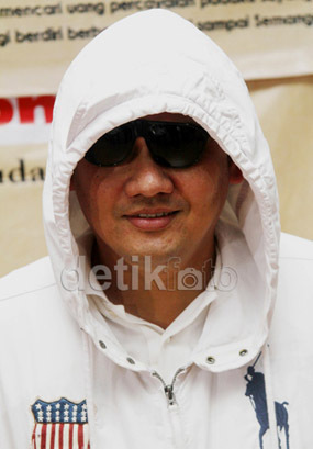http://images.detik.com/content/2013/12/09/230/farhat1dlm.jpg
