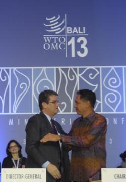 http://images.detik.com/content/2013/12/10/4/sepakat.jpg