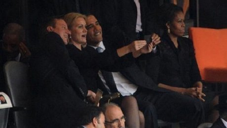 (AFP) http://images.detik.com/content/2013/12/12/398/obamaselfienewscomdlm.jpg