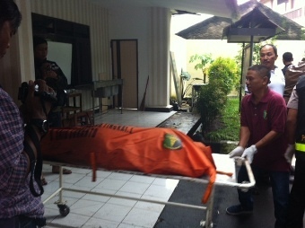 http://images.detik.com/content/2014/01/01/10/113457_jenazahteroris.jpg