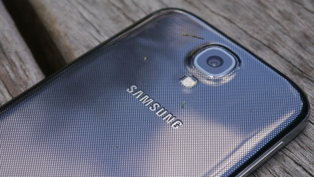 http://images.detik.com/content/2014/01/03/317/190746_samsunggalaxys4branding.jpg