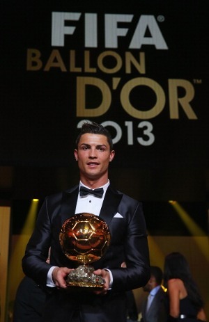 http://images.detik.com/content/2014/01/14/73/ronaldoballon.jpg