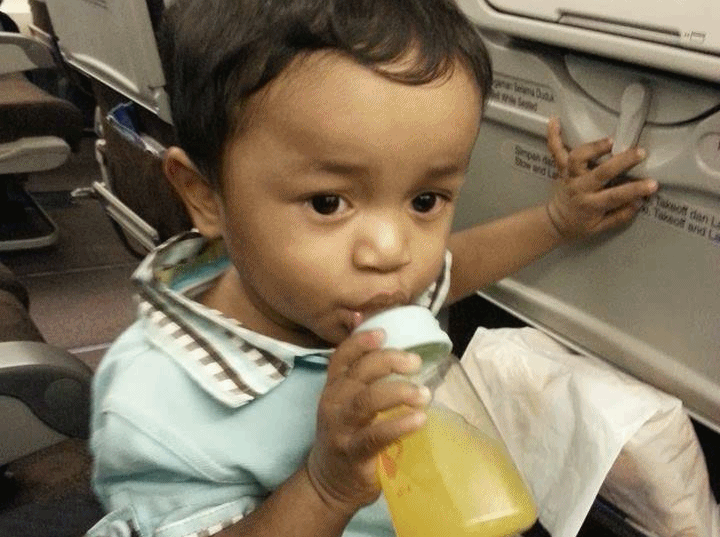 Tolong! Balita Piatu Ini Mencari Dimana Ayah Kandungnya Tolong! Balita Piatu Ini Mencari Dimana Ayah Kandungnya