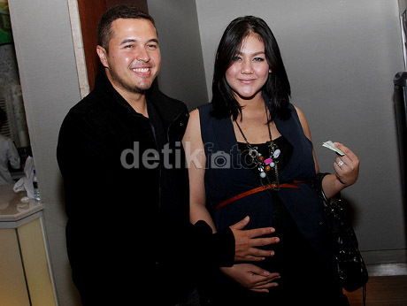 Rifat Sungkar dan Sissy Priscillia Resmi Menjadi Orangtua