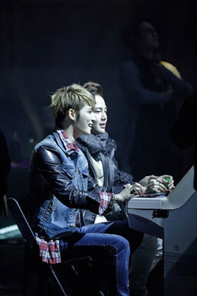 Berteman Dekat, Jang Geun Suk Hadiri Konser Jaejoong  JYJ 