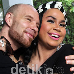 Melaney Ricardo Ingin Fokus Berkarier, Tayson Rela Tunda Tambah Anak 