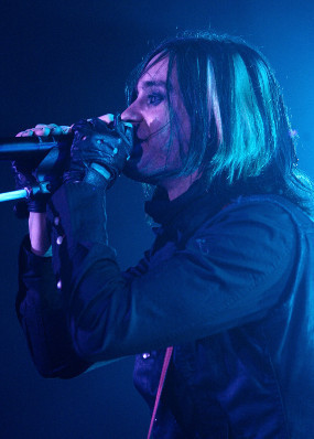 Hii...Ada Peti Mati di Ruang Tamu Jared Leto