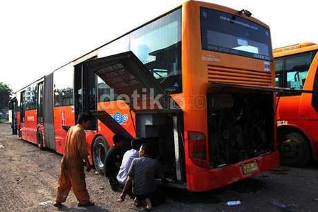 Anggota DPRD: Jokowi dan Ahok Perlu Laporkan Kasus Bus TransJ ke KPK