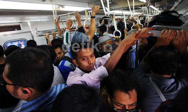  PT KCJ Berjanji Tak Akan Ada Lagi AC KRL yang Rusak Akhir 2014