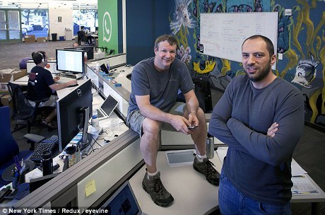 Brian Acton & Jan Koum (nytimes) http://images.detik.com/content/2014/02/24/319/adalam.jpg