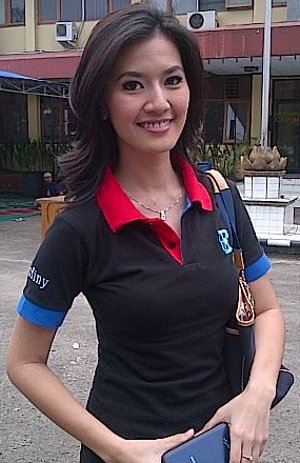  Sering Jenguk, Asty Ananta Sampaikan Salam Sayang ke Roger Danuarta