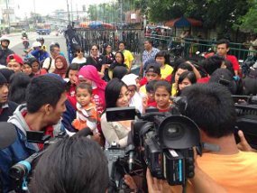 Nikita Willy dan Fans Gelar Bakti Sosial untuk Korban Banjir