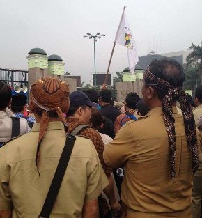 Banjir di Komplek IKIP Bekasi Putuskan Jalan Kalimalang-Pondok Gede Banjir di Komplek IKIP Bekasi Putuskan Jalan Kalimalang-Pondok Gede