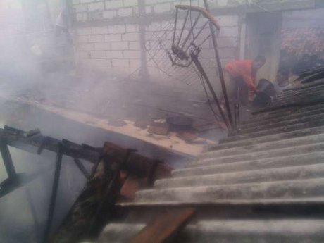 Rumah Konveksi di Pemukiman Jembatan Lima Terbakar Rumah Konveksi di Pemukiman Jembatan Lima Terbakar