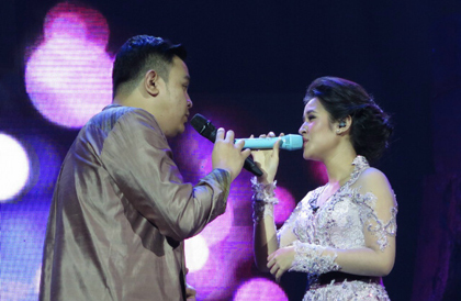 Konser Romantis Raisa dan Tulus di Bandung