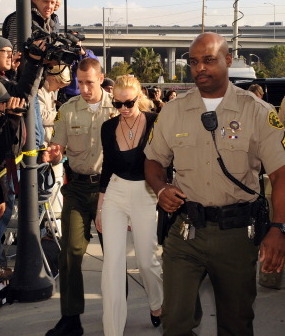 Ini Dia Skandal Terheboh Lindsay Lohan (1)