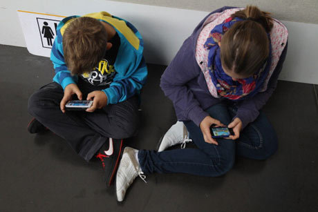http://images.detik.com/content/2014/03/20/398/ponseladdict460.jpg
