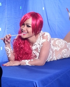 Jupe Bergaya ala Katy Perry di Video Klip  Aku Rapopo 